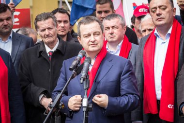 SUBOTICA, SERBIA - 27 Mart 2016: İvica Daciç, Sırbistan Dışişleri Bakanı ve Sırbistan Sosyalist Partisi lideri 2016 parlamento seçimleri kampanyası sırasında bir konuşma yaptı