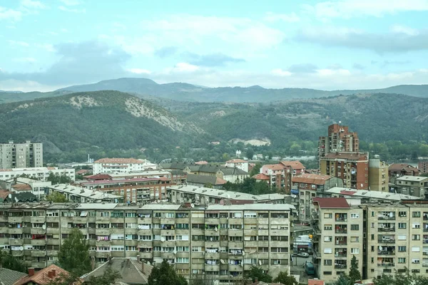 Panorama Del Nord Mitrovica Parte Serba Della Città Con Edifici — Foto Stock