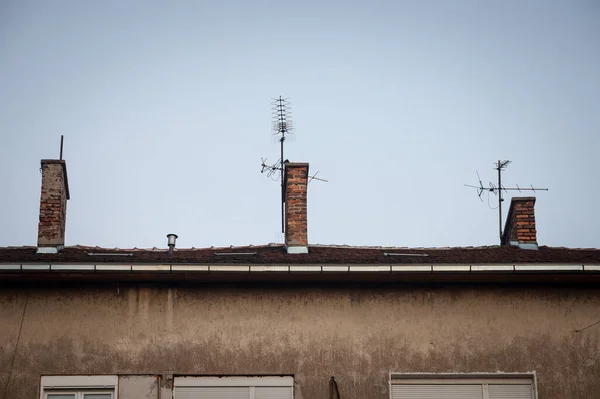 Antenas Televisão Frequências Vhf Uhf Topo Telhado Europeu Vhf Uhf — Fotografia de Stock