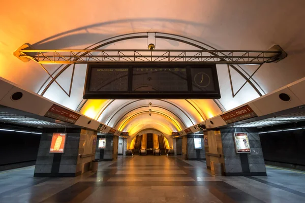 Belgrade Serbia Julio 2018 Plataforma Tablero Salidas Estación Tren Vukov —  Fotos de Stock