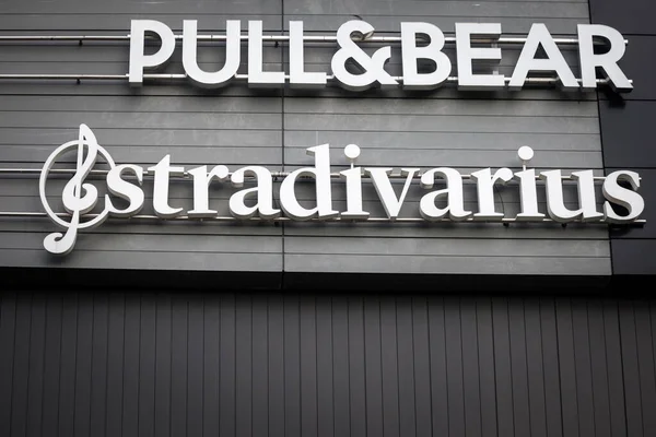 Belgrade Serbia Agosto 2020 Logotipo Stradivarius Frente Tienda Belgrado Stradivarius —  Fotos de Stock