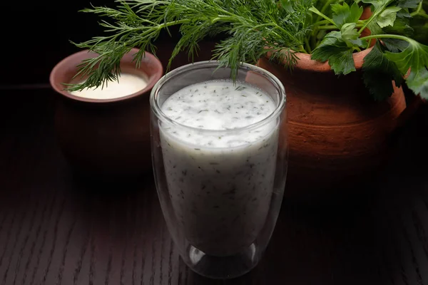 Ayran Dans Verre Sur Table — Photo