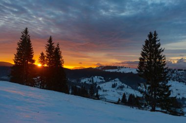 Kışın dağlar Karpatlar