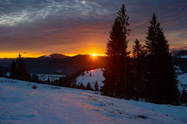 Kışın dağlar Karpatlar
