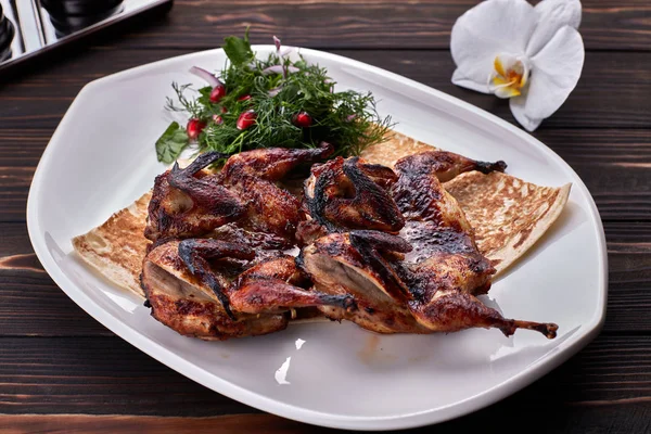 Fried quail on a plate on a wooden board — Stock Photo, Image