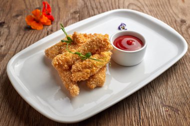 Beyaz bir tabak tabaktabak tabaktabak tabaktabak tabaktabak tabaktabak peynir nuggets