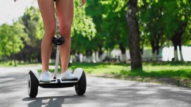Yakın çekim Ayak ne de beyaz Gyroscooter ağır çekim yakın çekim