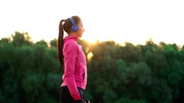 Sabah erken güneş vadede hazırlama eğitimi önce kız ısıtır