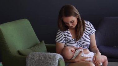 Yeni doğan bebek anne sütü anne tarafından olmak