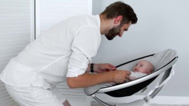 Parlak bir daire bebek babası çalış