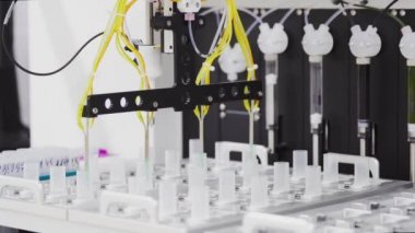 Robotlar kullanarak laboratuvar tehlikeli bir virüs tanımlamak için araştırma