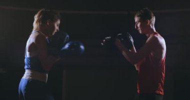 Odak eldiveni boks jimnastik salonu kadın yumruklar