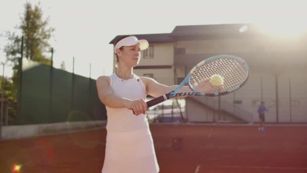 Tennis player prepares to serve ball during tennis match. — Stock Video