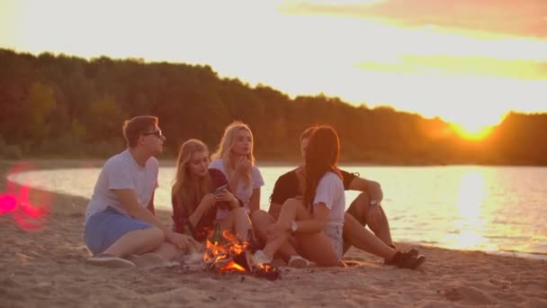 Noche perfecta en la playa — Vídeo de stock