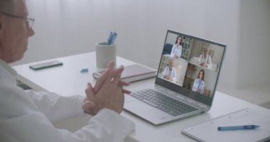 Video konferansında erkek konuşmalarını kapat. Çeşitli doktor meslektaşlarına danış. Pratisyen hekimlerle veya hekimlerle online istişare et.
