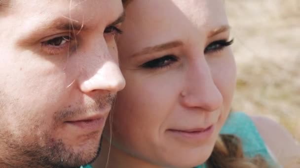 Cute couple looking away, close-up. — Stock Video