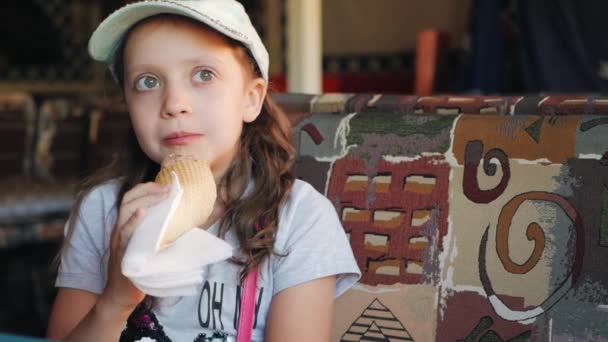 Girl in a cafe eating ice cream — Stock Video