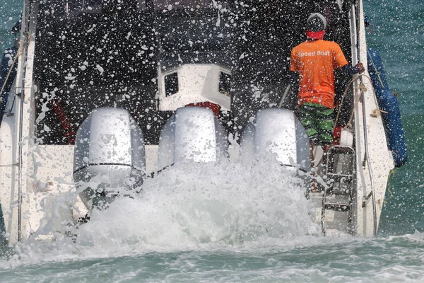 Motor Barco Velocidade Está Executando Com Água Mar Espirrando Golfo — Fotografia de Stock