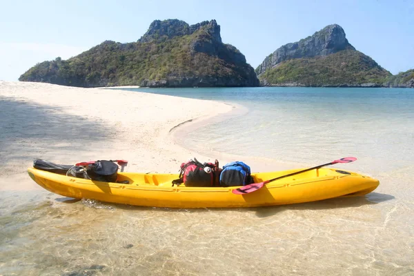 Kayak Avec Des Fournitures Camping Sur Plage Archipel Île Thaïlande — Photo