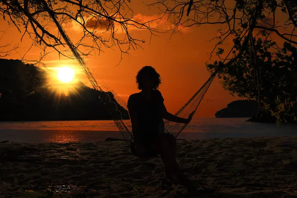 Woman Lying Hammock Beach Sunset Red Sky Background — Stock Photo, Image