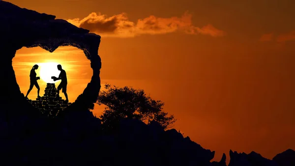 Couple Broken Heart Shape Rock Mountain Red Sky Sunset Silhouette — Stock Photo, Image