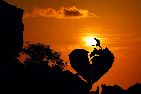 Couple Broken Heart Shape Rock Mountain Red Sky Sunset Silhouette — Stock Photo, Image