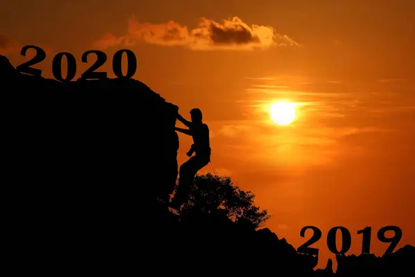 Nuovo Anno 2020 Silhouette Sfondo Concettuale Montagna Tramonto Sfondo — Foto Stock