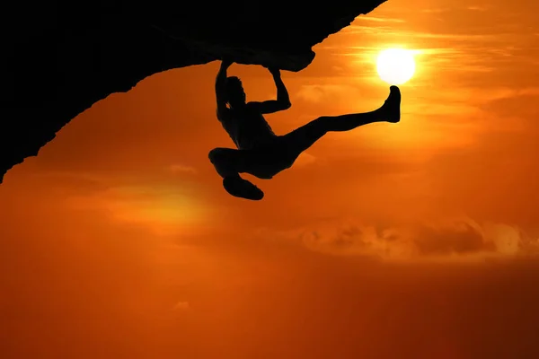 Free Climbing Mountain Red Sky Sunset Background Silhouette Asian Man — стоковое фото