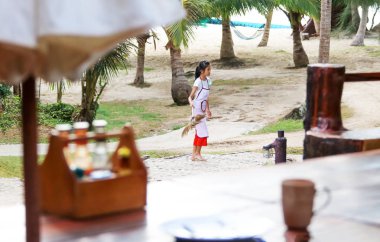 Çocuk işçi restoranda temizlik oldu, Asya Öğrenciler , Çocuk