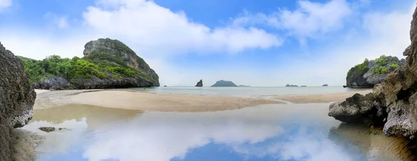 Panorama paesaggio di Isola e spiaggia di sabbia a Songpeenong Beach — Foto Stock