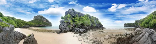 Πανόραμα τοπίο της νήσου και αμμουδιάς παραλία στην παραλία Songpeenong — Φωτογραφία Αρχείου