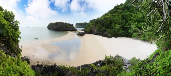Panoramatický kraj ostrovní a písečné pláže na pláži Songpeenong — Stock fotografie