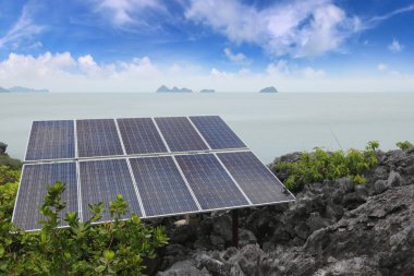 Güneş paneli veya Fotovoltaik modülü üstüne yüklü 