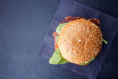 Vejetaryen burger peynirli