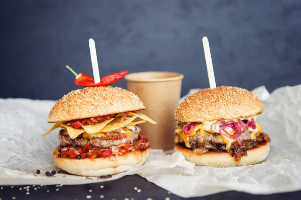 Sokak gıda kahve ve burger ile öğle yemeği