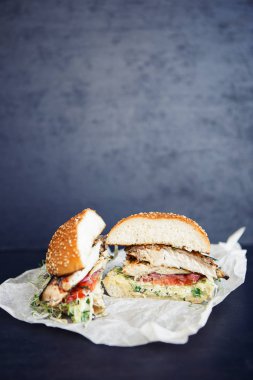 İki kısımda kesme Fishburger