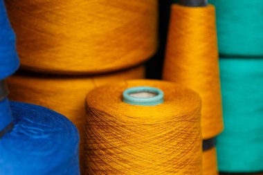 Farklı renk skeins