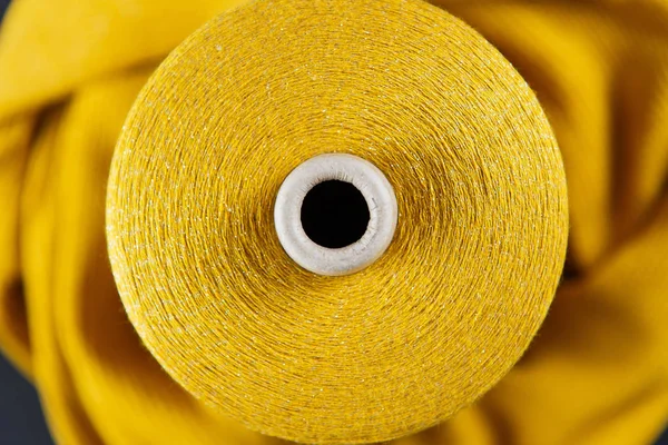 Žlutá barva přadena — Stock fotografie
