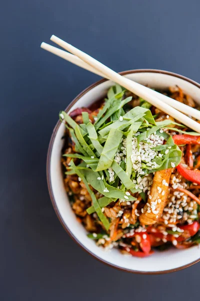 Un plato de arroz wok —  Fotos de Stock