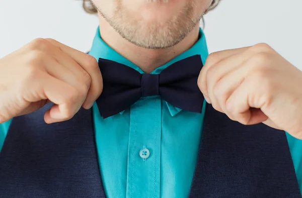 Man med skägg i en bowtie — Stockfoto