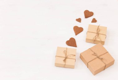 Şekilli fırın ile beyaz arka plan üzerinde Presents.