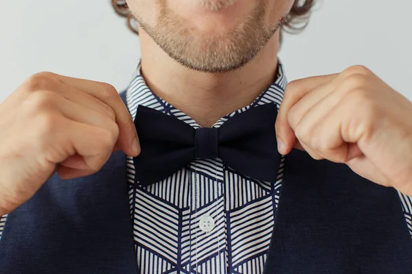 Hombre con barba en una corbata —  Fotos de Stock