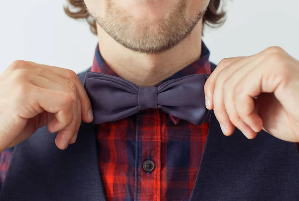 Man met baard in een bowtie — Stockfoto