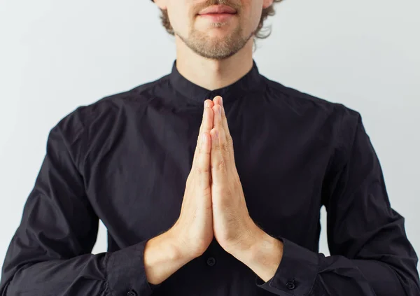 Mann in Gebetshaltung — Stockfoto