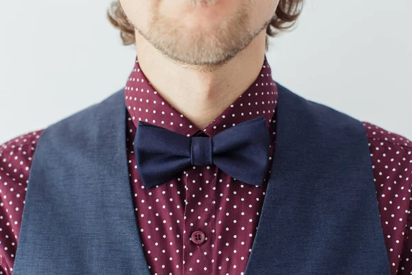 나비 넥타이에 수염을 가진 남자 — 스톡 사진