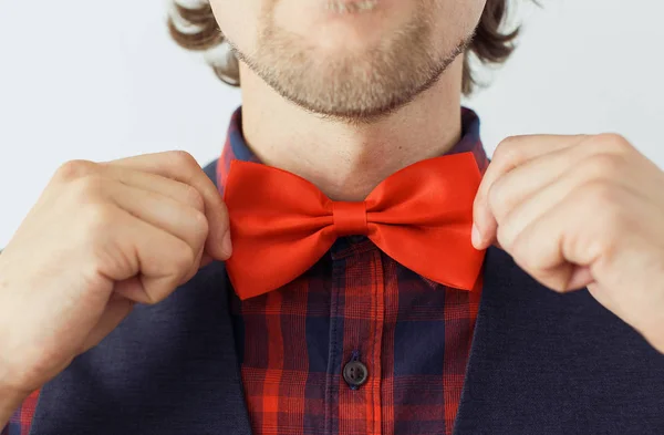 Man med skägg i en bowtie — Stockfoto