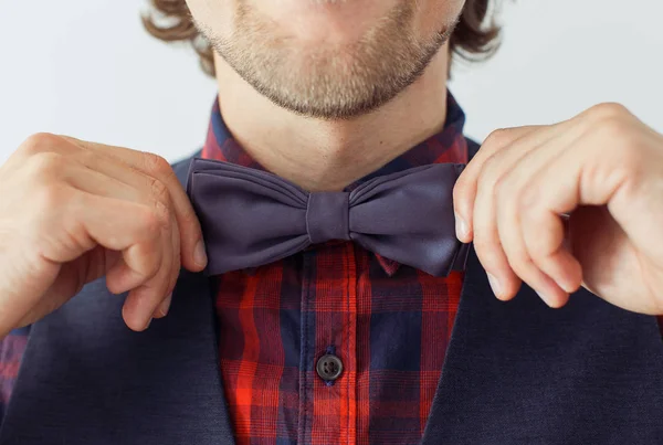 Hombre con barba en una corbata —  Fotos de Stock