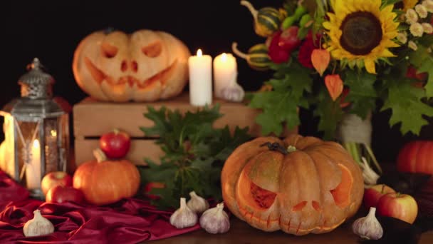 Halloween Vient Sculpté Jack Lanterne Citrouilles Bougies Ail Pommes Autres — Video