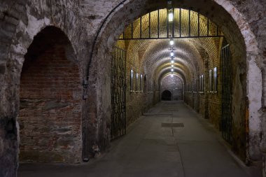 Znojmo, Çek Cumhuriyeti - 4 Temmuz 2018: manastır Loucky klaster. Znovn Znojmo şaraphane. Ortaçağ manastır Loucky klaster South Moravia bölgesi Çek Cumhuriyeti mahzende