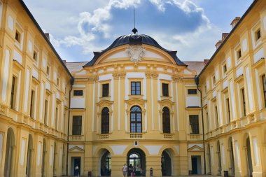 Slavkov u Brna, Çek Cumhuriyeti - 9 Haziran 2018: kale Slavkov. Slavkov u Brna Austerlitz da denir. Şehrin Austerlitz savaşı gerçekleşti birkaç kilometre şehrin Batı'adını verdi.
